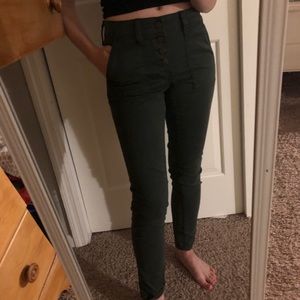 SUPER CUTE SKINNY JEANS!!